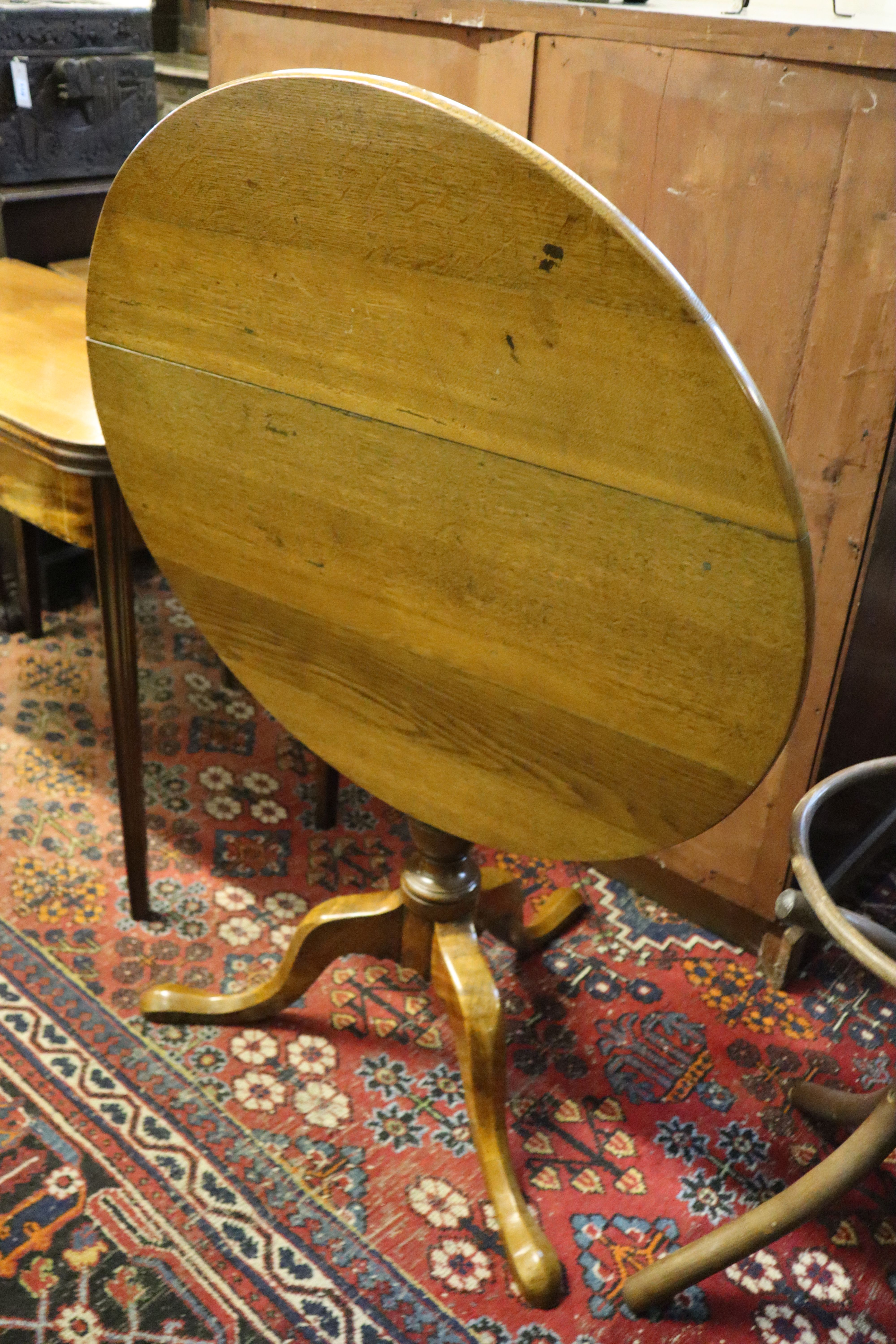 A George III oak circular tilt-top occasional table, diameter 80cm, height 74cm